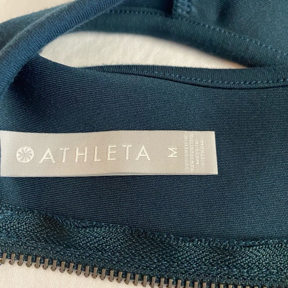 Athleta En Route Scuba Dress.Wonderful stretchy material.Back zipper.Size M - Picture 5 of 10